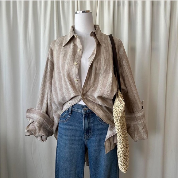 JoS. A. BANK Traveler’s Cellection brown striped 100% linen button-down shirt. - Picture 2 of 8